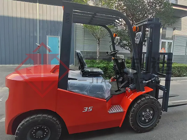 坚固的 3 吨柴油叉车 |适用于户外和重型应用的 Tier 4 Final 发动机