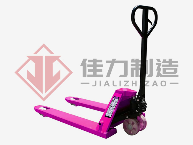 手动液压托盘搬运车|薄型货叉和三级升降机，非常适合日常装载操作